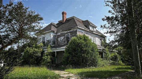 Step Inside This Abandoned Plantation House In A Forgotten Ghost Town