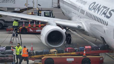 Peter Goers Qantas Senior Executives To Make Bad Baggage Handlers