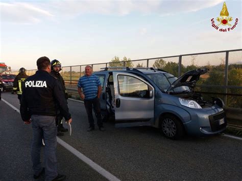 Resta Incastrato Dopo Lo Scontro Frontale Sul Ponte FOTO