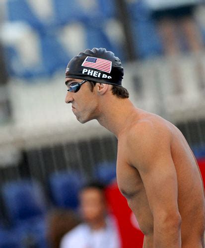 Phelps bate el récord del mundo en los 200 metros mariposa y gana el oro