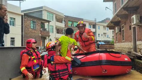 杜苏芮登陆福建沿海泉州一村庄35人被困消防紧急救援 消防 泉州市 新浪新闻