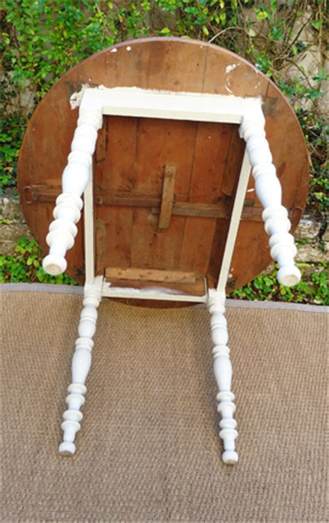 Ancienne Table Ronde De Cuisine Volets Avec Plateau En Pion Et Pieds