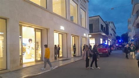 Lecce Paura Da Zara Per Un Principio Di Incendio Negozio Evacuato