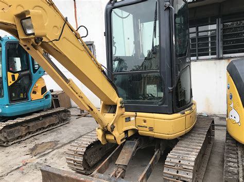 Mini Excavatrice Utilis E Pc Mr Komatsu De Komatsu Cabine Incluse D