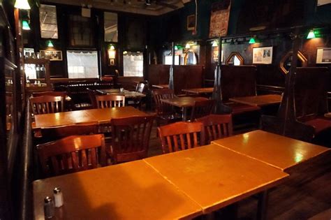 Discover one of the oldest bars of New York City: Old Town Bar