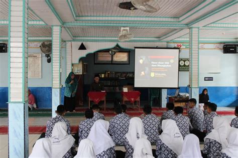 Kegiatan Bundo Kanduang Dan Niniak Mamak Masuk Sekolah Bersama Siswa