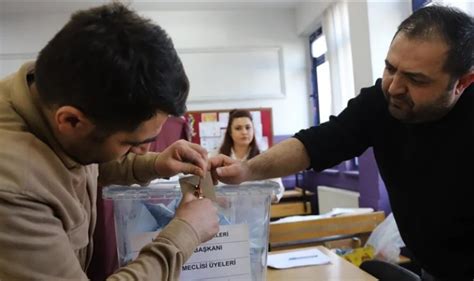 ZATVORENA BIRALIŠTA Građani u Turskoj danas birali nove sazive lokalne