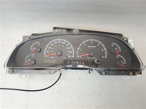 Speedometer Instrument Cluster With Tach Fits 2000 2001 Ford F150