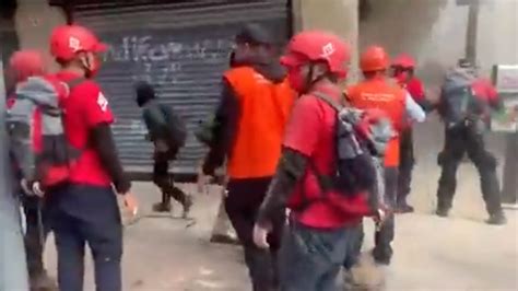 Marcha Por Ayotzinapa A Os Manifestantes Y Polic As Se Enfrentan En