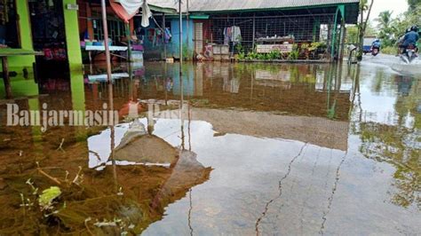 Banjir Di Kalsel Oprit Jembatan Jalan Trans Kalimantan Di