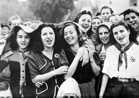 Il 25 Aprile E Le Donne Partigiane Della Resistenza La Storia Delle