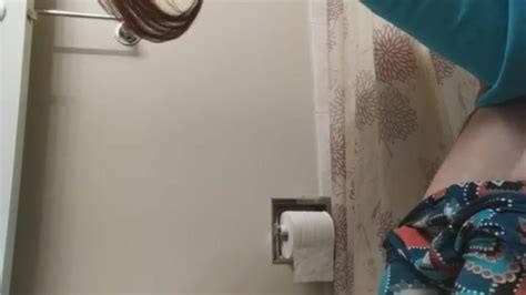 Milf Peeing ThisVid