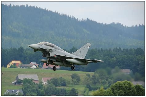 Eurofighter Typhoon Bei Der Landung In Zeltweg Anlässlich Der