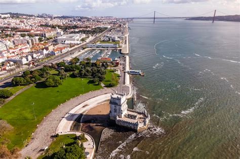 Vista A Rea Da Torre De Bel M A Ponte De Abril E O Yacht Club De