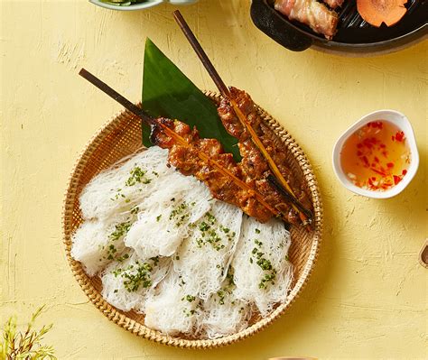 Cuốn Bánh Hỏi Thịt Nướng – CUỐN n ROLL | Nhà hàng chuyên các món Cuốn