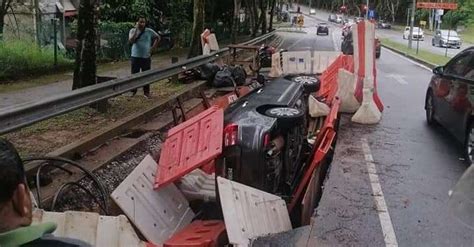 Car In Roadworks Hole KL 1 E1664418124967 BM Paul Tan S Automotive News