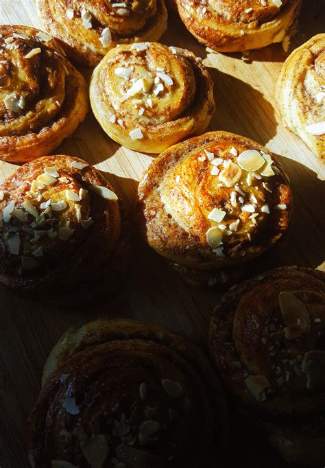 Homemade Sunday Cinnamon Buns With Flaked Almonds Rfood