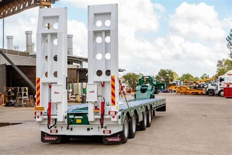 Drake Trailers Builds Trailer For Worlds Biggest Dozer By The Drake