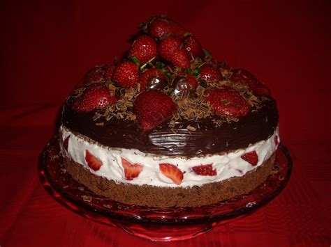 Dorothy Sweet Tort Cu Mascarpone Ciocolata Si Capsuni