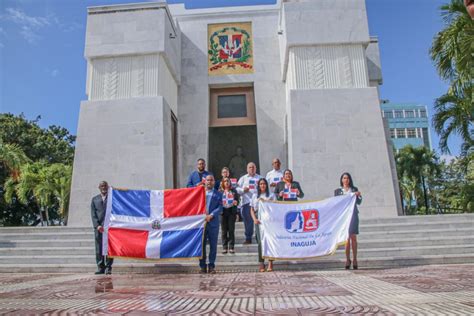 Industria Nacional De La Aguja Inaguja Inaguja Realiza Ofrenda