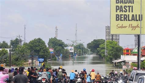 Banjir Demak Kudus Mengakibatkan Jalur Pantura Lumpuh Berita Inter Nusa