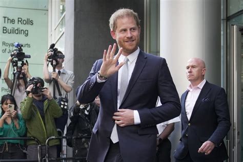 Prince Harry Takes On British Tabloids In Historic Court Case Al Majalla