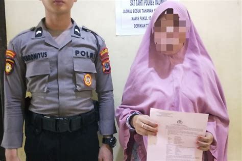 Foto Alasan Polisi Tangkap Jemaah Haji Wanita Setibanya Dari Tanah Suci