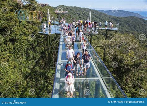 Yalong Bay Tropical Paradise Forest Park, Chinese Tourists are ...
