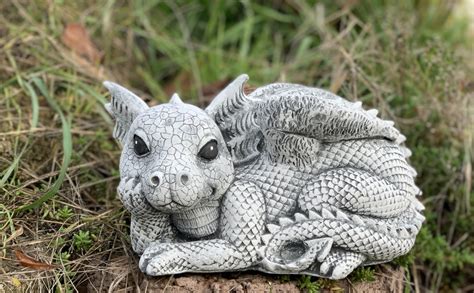 Steinfigur Drache Rudolfo Frostfest Gartenfigur Steinguss Drachen