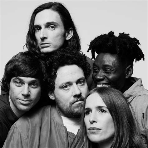 Metronomy Celebra A Os De The English Riviera A Lo Grande Con