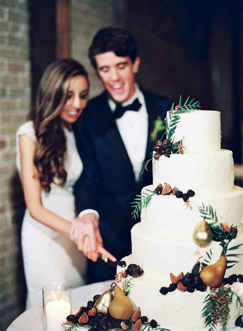 When Should You Cut Your Wedding Cake