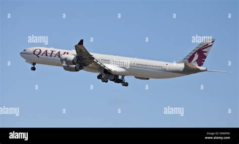 Qatar airways airbus a340 fotografías e imágenes de alta resolución Alamy