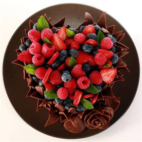 Chocolate Leaves Cake Decorating Tutorial - Celebration Generation