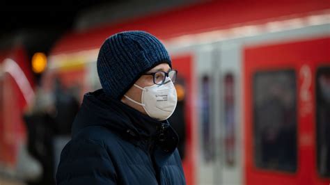 Corona Regeln Jeder Zweite Will Maske Bei Abschaffung Weiter Tragen