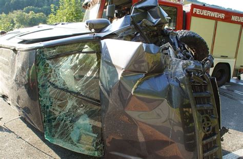 Autofahrer Stirbt Bei Kollision Mit Gegenverkehr