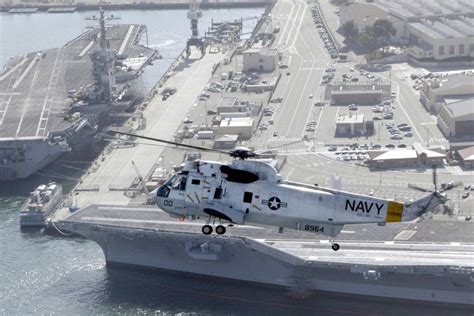 Us Navy H 3 Sea King Helicopter