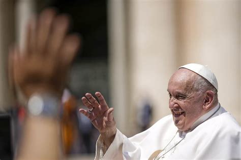 Papa Francisco Acepta Renuncia De Sacerdote Colombiano