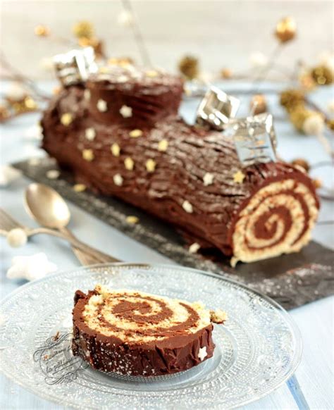 Bûche de Noël roulée traditionnelle au chocolat facile et rapide Il