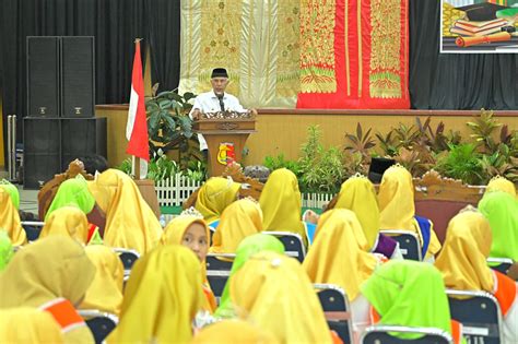 Wisuda Tahfidz SDIT Dan SMPIT Iqro Kota Solok Gubernur Mahyeldi