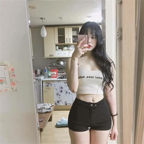 Xôn xao hot girl bị tố ở bẩn kinh hoàng Phòng ngập trong rác bồn cầu không dội nước tiền nhà