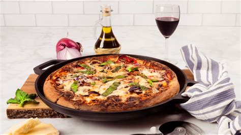 How To Make The Perfect Pizza In Your Cast Iron Pizza Pan Cuisinel