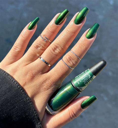 Esmalte Verde Cintilante Como Dar um Brilho Especial às suas Unhas