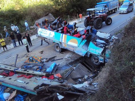 Santa Cruz Confirman Muerte De Tres Personas Y 19 Heridas En Accidente