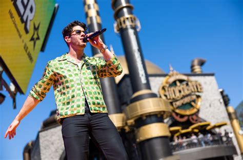 Nick Jonas Talks Jonas Brothers Tour At Us Armys Salute To Summer