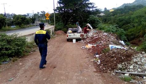 Continúan decomisos de vehículos por arrojar desechos de construcción