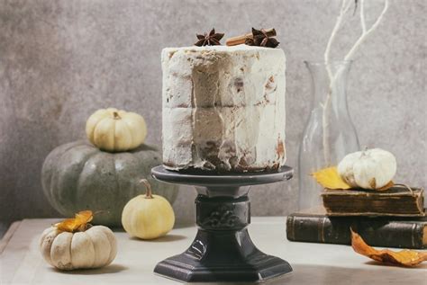 Why Are So Many Bakers Excited About Naked Cakes