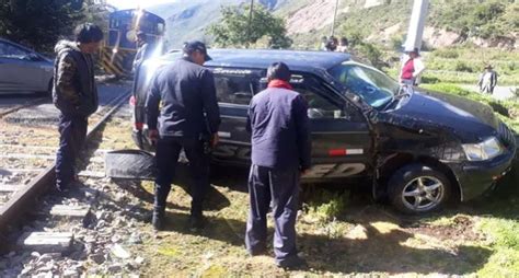 Cusco Tren arrasó con vehículo y deja una persona herida FOTOS y