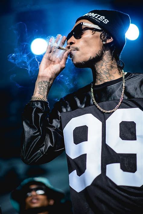 Best Wiz Khalifa Wiz Khalifa Wiz Khalifa Smoking Weed Hd Phone