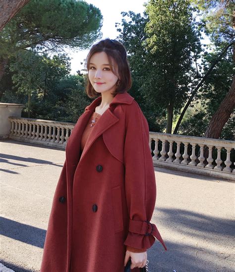 Hot girl Trung Quốc lộ nhan sắc thật khi ấn nhầm khi livestream