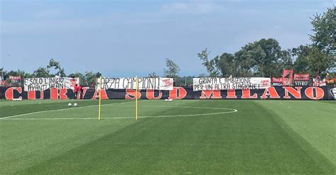 VIDEO Raduno Milan Cori E Striscioni Della Curva Sud A Milanello